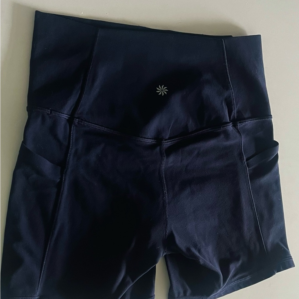Athleta SALUTATION STASH HIGH RISE 5" SHORT in Navy—Women’s Small